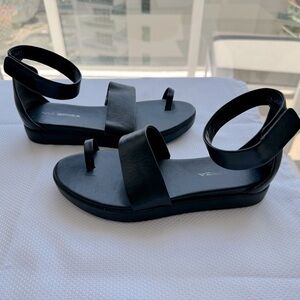 Via spiga sandals barely worn size 8.5 real leather color black